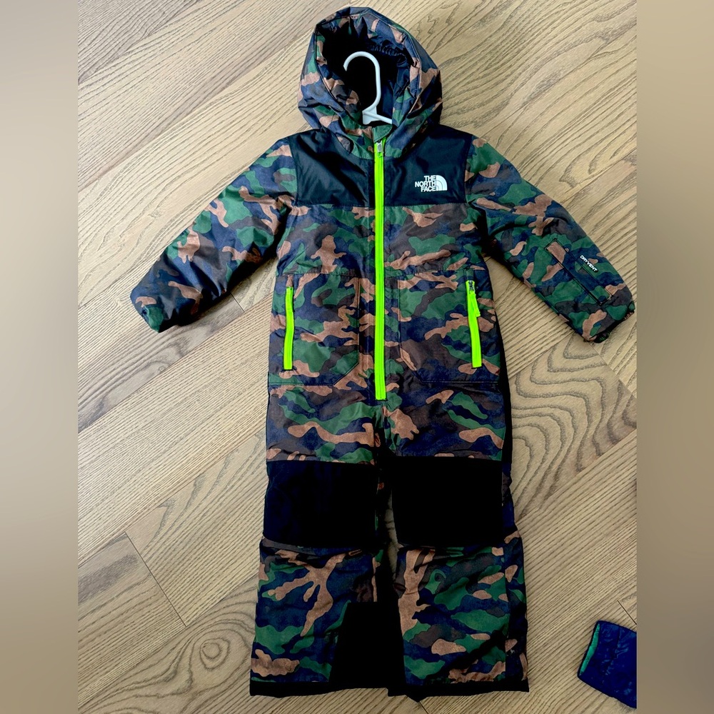 3t north face snow suit